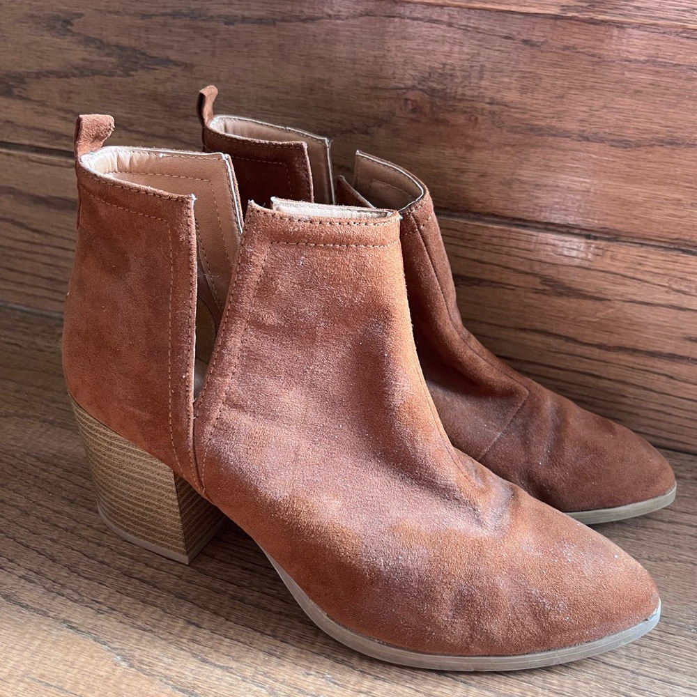 Buckle Tan Ankle Boots with Elastic Panels